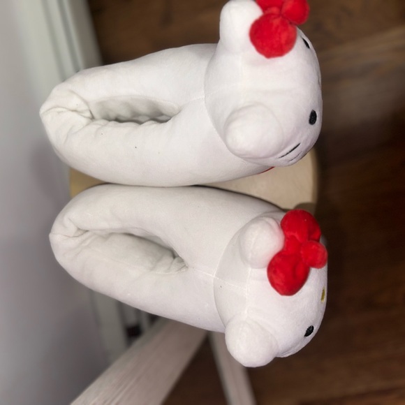 Hello kitty slippers - Picture 2 of 4